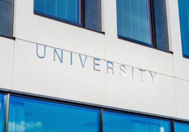 How to Get into Elite Colleges – Marketing Yourself
